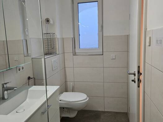 Einfamilienhaus zur Miete 2.300 € 5 Zimmer 156 m² 244 m² Grundstück frei ab sofort Rüsselsheim Rüsselsheim am Main 65428