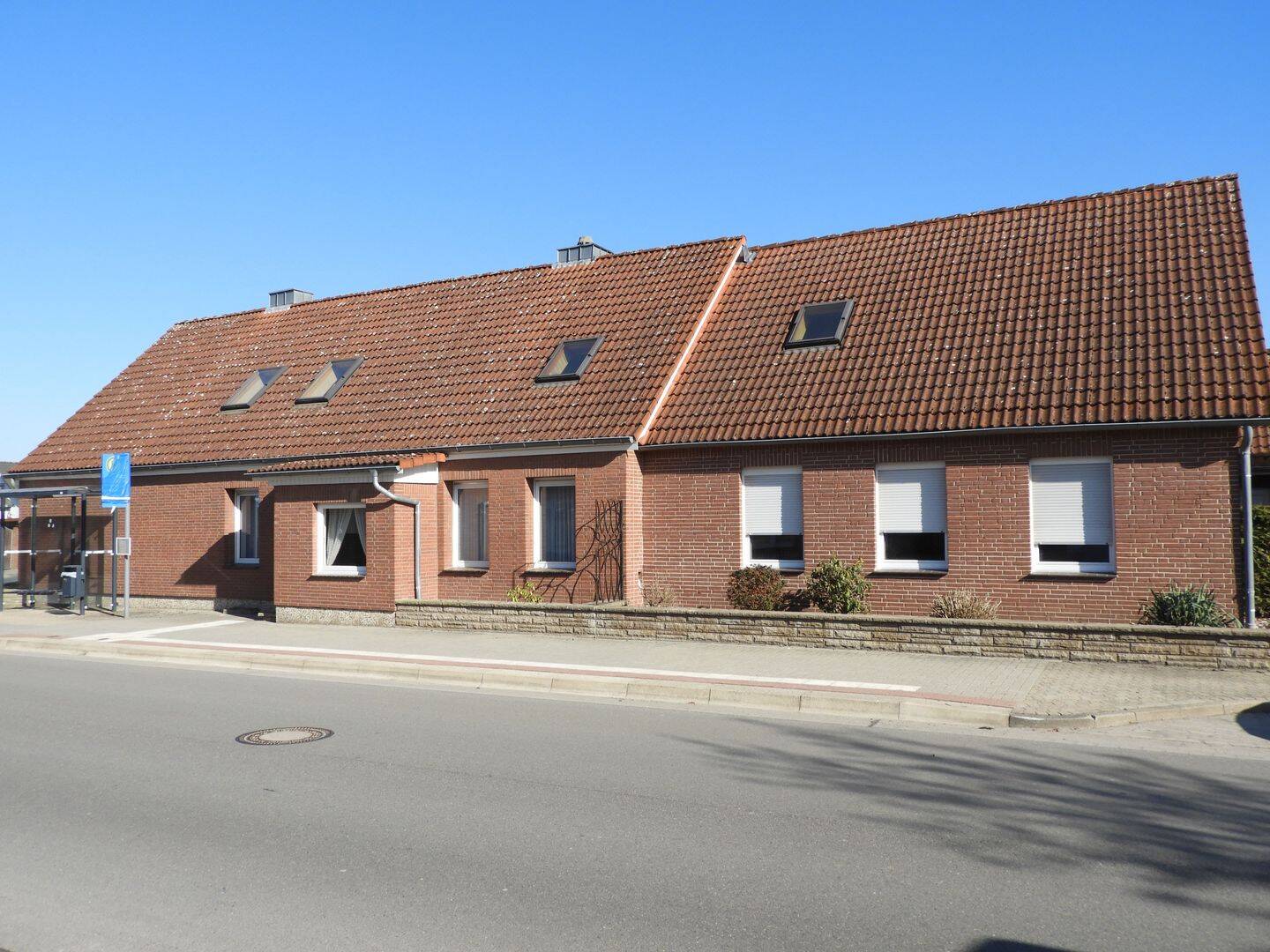 Immobilie in Wittingen - Einfamilienhaus mit Einliegerwohnung und Doppelgarage * Bromer Str. 30 * 29378 Wittingen - Bild 1