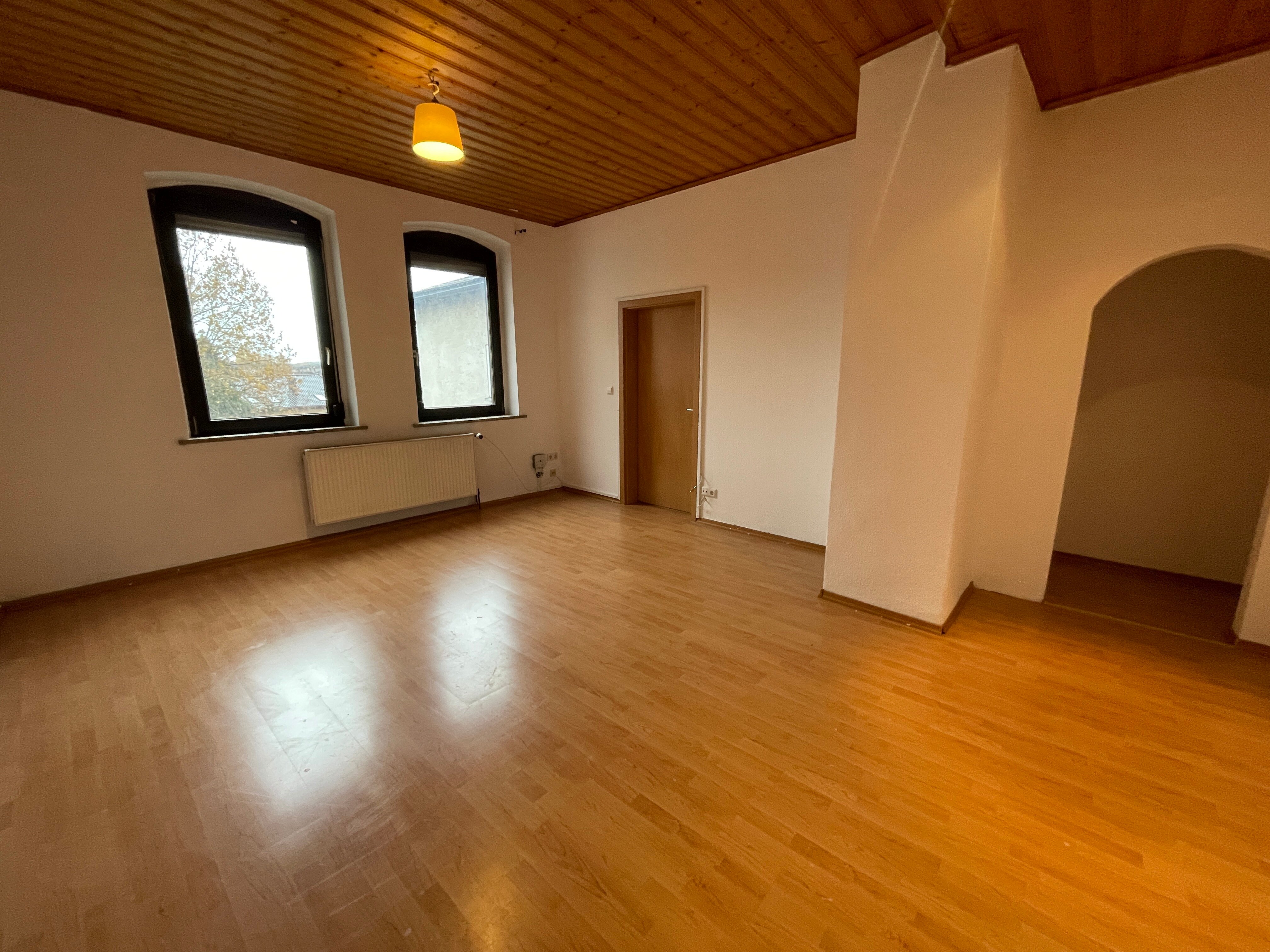 Wohnung zur Miete 680 € 4 Zimmer 92 m²<br/>Wohnfläche ab sofort<br/>Verfügbarkeit Neustadt Neustadt bei Coburg 96465