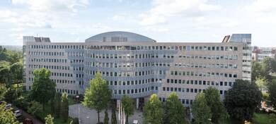 Tiefgaragenstellplatz zur Miete 60 € Olof-Palme-Str. 31 Niederursel Frankfurt 60439