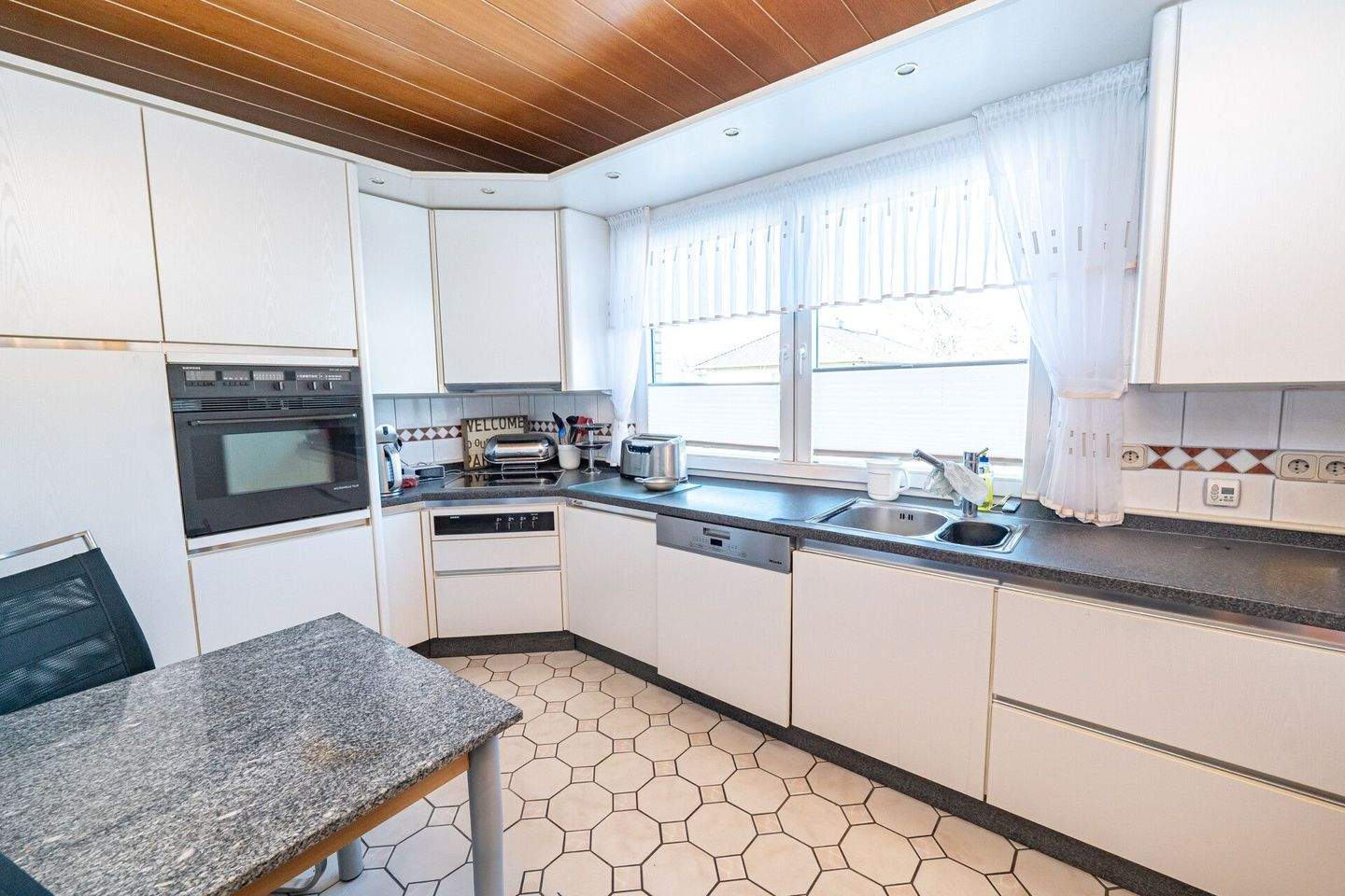 Immobilie in Deinste - Split-Level-Bungalow mit viel Potenzial und besonderem Flair in ruhiger Sackgassenlage von Fredenbeck - Bild 3