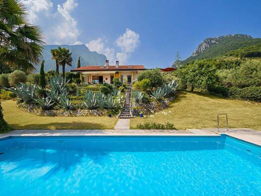 Einfamilienhaus zum Kauf 1.750.000 € 7,5 Zimmer 218 m² 5.220 m² Grundstück frei ab sofort Via Camerate Toscolano Maderno 25088