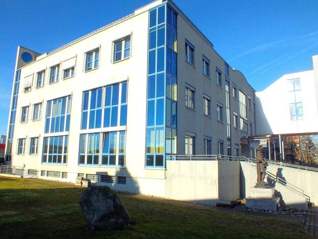 Bürofläche zur Miete 9 € 1 Zimmer 20 m² Bürofläche teilbar ab 20 m² Rüsselsheim Rüsselsheim am Main 65428