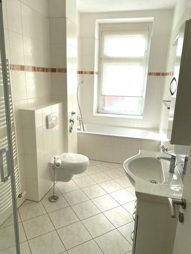 Wohnung zur Miete 940 € 4 Zimmer 104 m² frei ab 01.09.2025 Tismarstraße . . Olvenstedter Platz Magdeburg 39108