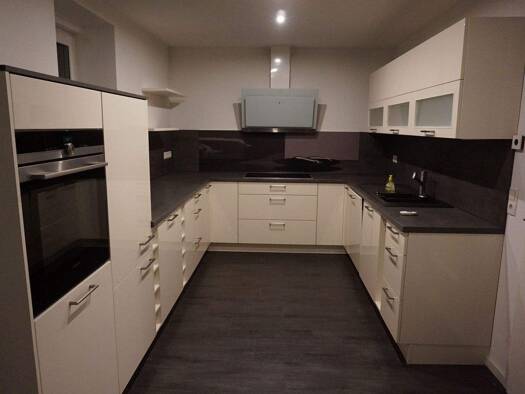 Wohnung zur Miete 850 € 3 Zimmer 99,9 m² 2. Geschoss frei ab sofort Werdauer Str. 45 Fraureuth 08427