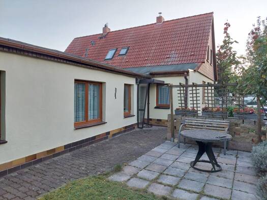 Doppelhaushälfte zum Kauf 4,5 Zimmer 100 m² 648 m² Grundstück frei ab sofort Nordwest Magdeburg 39128