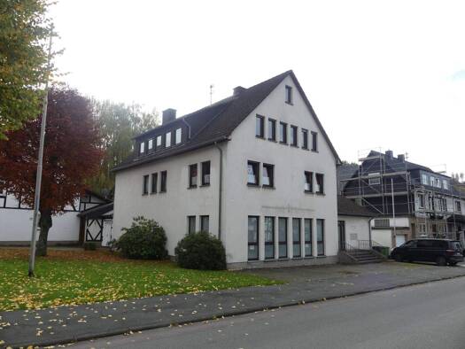 Mehrfamilienhaus zum Kauf provisionsfrei 441.000 € 12 Zimmer 398 m² 1.817 m² Grundstück Oberhundem Kirchhundem 57399