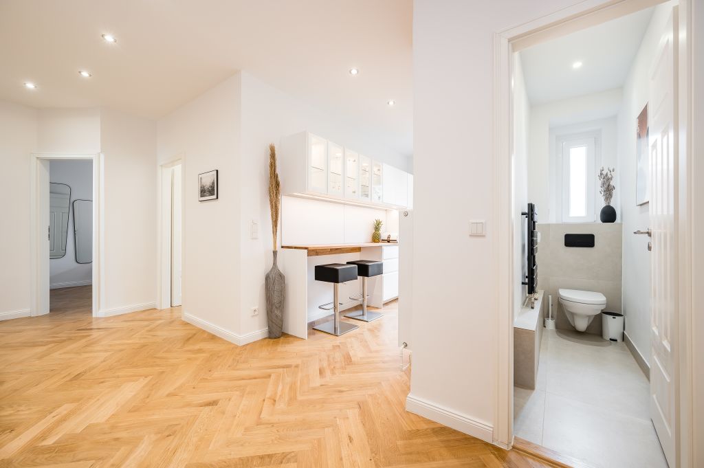 Wohnung zur Miete Wohnen auf Zeit 2.790 € 4 Zimmer 70 m²<br/>Wohnfläche 15.10.2024<br/>Verfügbarkeit Pariser Straße Wilmersdorf Berlin 10719