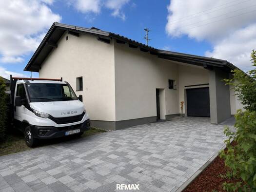 Immobilie in Kraig - Bungalow zum Kauf - Kraig - 445.000 € - 2,5 Zimmer, 85 m², 820 m² Grundstück - Bild 2