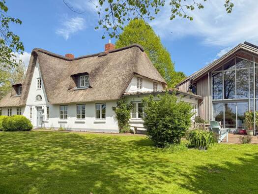 Haus zum Kauf 875.000 € 11 Zimmer 419 m² 3.303 m² Grundstück Struckum 25821