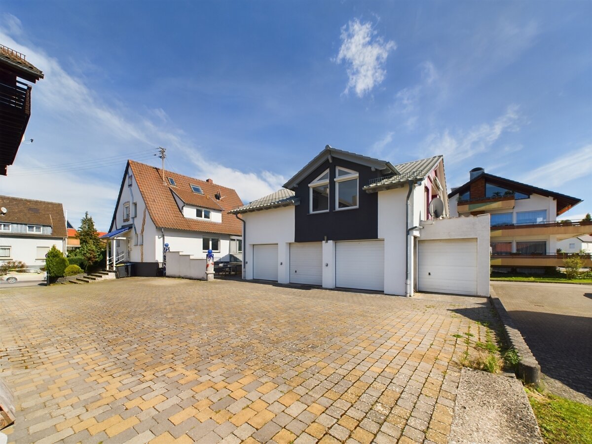 Mehrfamilienhaus zum Kauf 680.000 € 8 Zimmer 214,3 m²<br/>Wohnfläche 749 m²<br/>Grundstück ab sofort<br/>Verfügbarkeit Baltmannsweiler Baltmannsweiler 73666