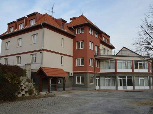 Medizinisches Gebäude zum Kauf als Kapitalanlage geeignet 4.500.000 € 2.000 m² 1.895 m² Grundstück Heviz 8380