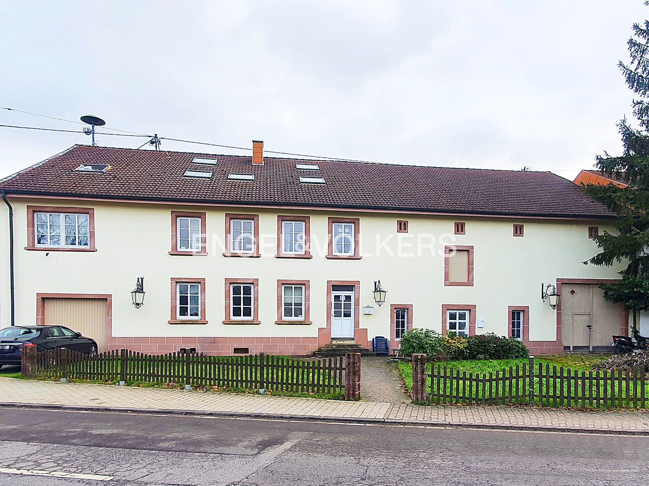 Bauernhaus zum Kauf 16 Zimmer 500 m²<br/>Wohnfläche 1.216 m²<br/>Grundstück Berus Überherrn 66802