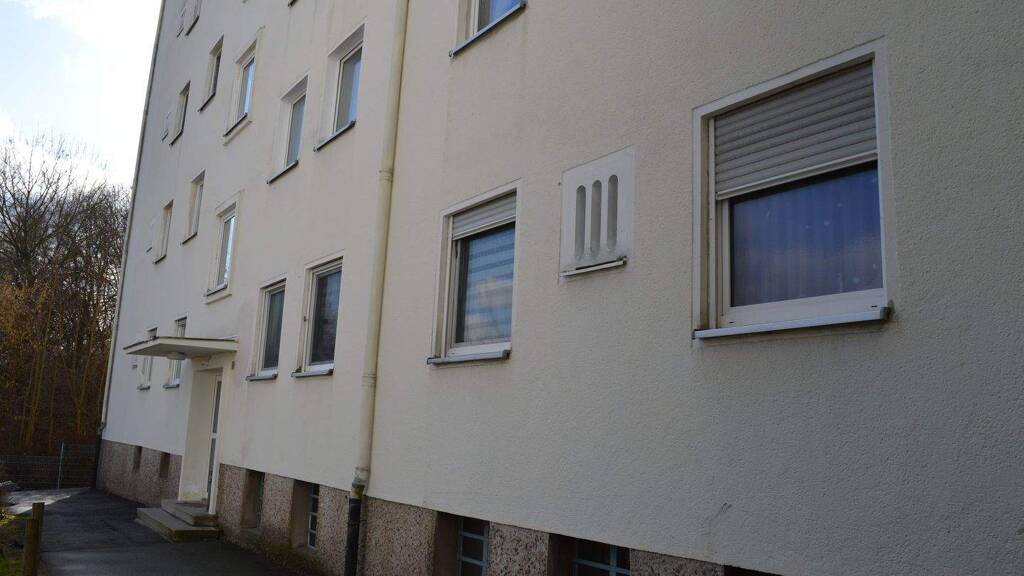 Wohnung zur Miete 550 € 3 Zimmer 77 m² 5 Geschosse frei ab sofort Innenstadt Hof 95028