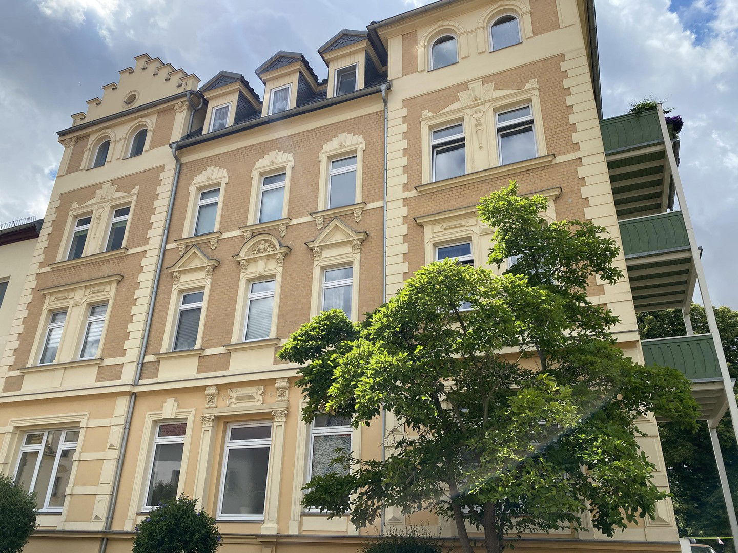 Wohnung zur Miete 620 € 3 Zimmer 92 m²<br/>Wohnfläche 3.<br/>Geschoss 01.04.2025<br/>Verfügbarkeit Rousseaustr. 17 Ost Altenburg 04600