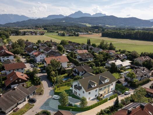 Wohnung zum Kauf - Erstbezug provisionsfrei 529.000 € 3 Zimmer 84,9 m² 1. Geschoss frei ab 31.10.2026 Perach Ainring 83404