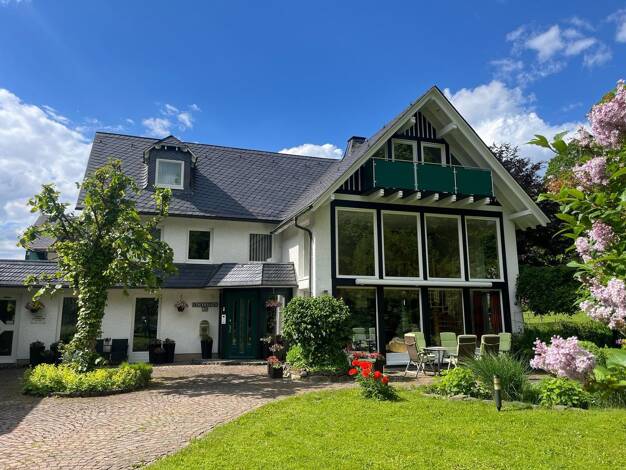 Einfamilienhaus zum Kauf 8 Zimmer 217,1 m² 2.024 m² Grundstück Züschen Winterberg 59955