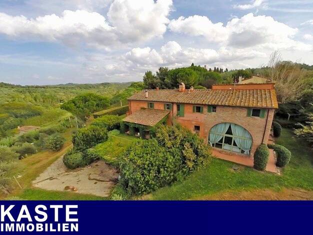 Haus zum Kauf 1.250.000 € 7 Zimmer 650 m² 9.000 m² Grundstück Pontedera 56025