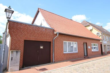 Einfamilienhaus zum Kauf 96.000 € 7 Zimmer 200 m² 251 m² Grundstück Neustadt-Glewe Neustadt-Glewe 19306