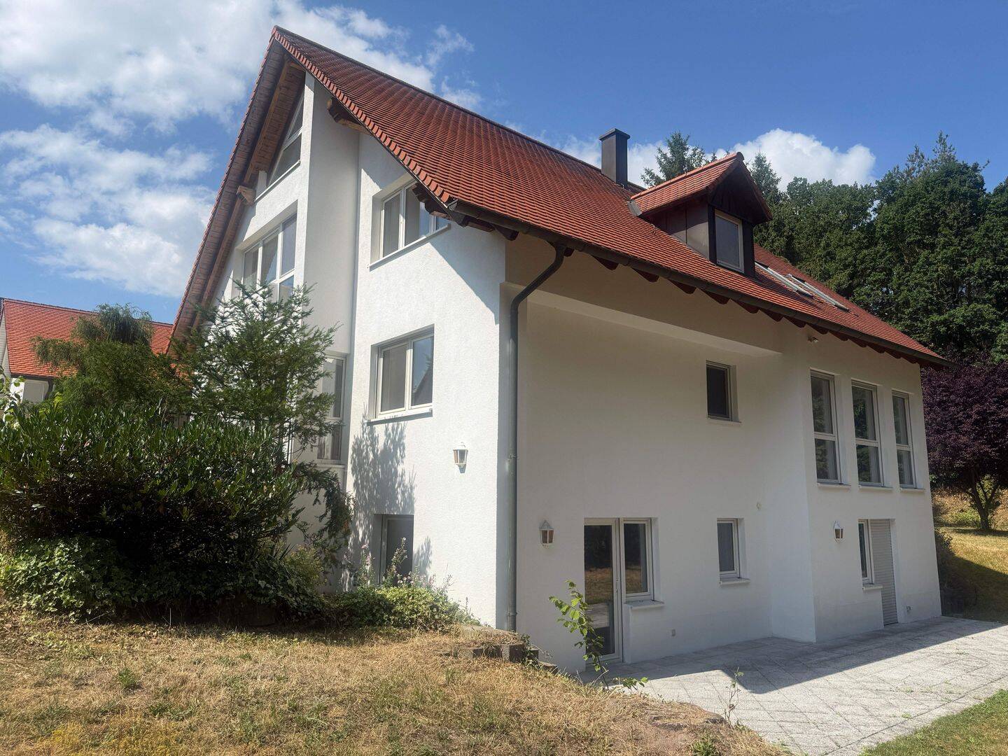 Immobilie in Hemhofen - +++ VERKAUFT 29.10.2025 +++ WOHN(T)RAUM in BESTLAGE ! Geräumiges 2-Familienhaus mit 6 Zimmern / 3 Bädern - Bild 1