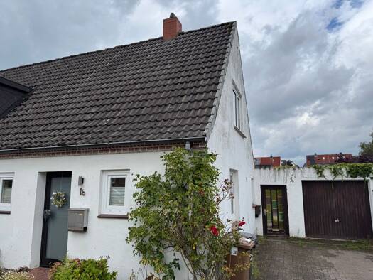 Doppelhaushälfte zum Kauf provisionsfrei 277.000 € 4 Zimmer 100 m² 941 m² Grundstück frei ab 01.11.2026 Schlutup Schlutup 23568