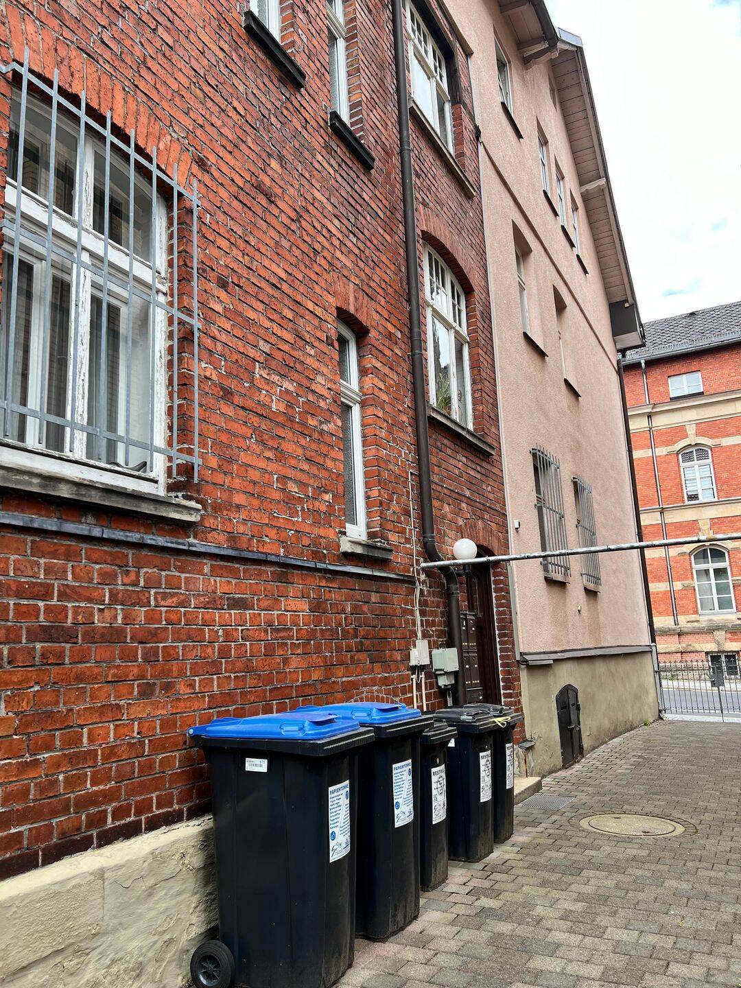 Immobilie in Sonneberg - Historisches Stadthaus mit 4 Wohnungen und Gewerbeeinheit - Bild 2