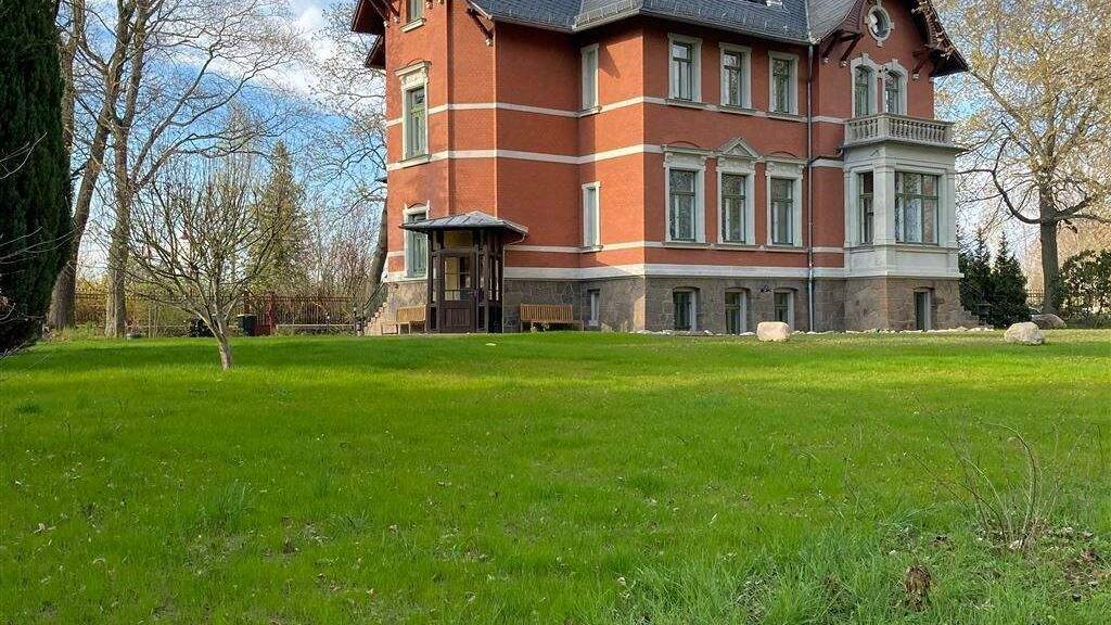 Wohnung zur Miete 999 € 2 Zimmer 80 m² 3. Geschoss frei ab 01.04.2026 Erdmannshainer Str. 38 Naunhof Naunhof b Grimma 04683