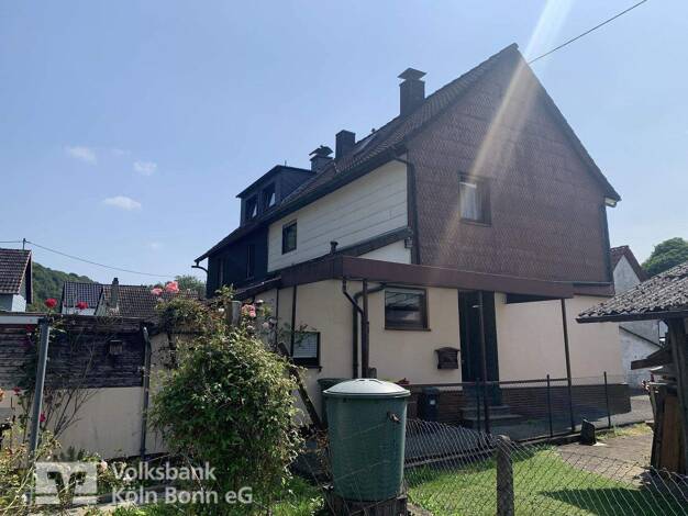 Doppelhaushälfte zum Kauf 172.000 € 6 Zimmer 106 m² 395 m² Grundstück Alzenbach Eitorf 53783