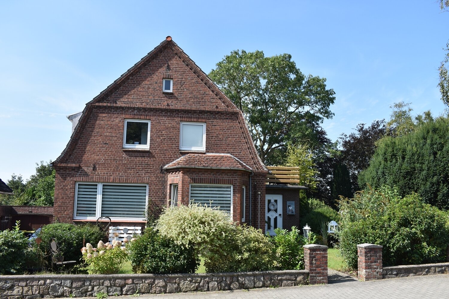 Einfamilienhaus zum Kauf 195.000 € 6 Zimmer 128 m²<br/>Wohnfläche 1.198 m²<br/>Grundstück Bredstedt 25821