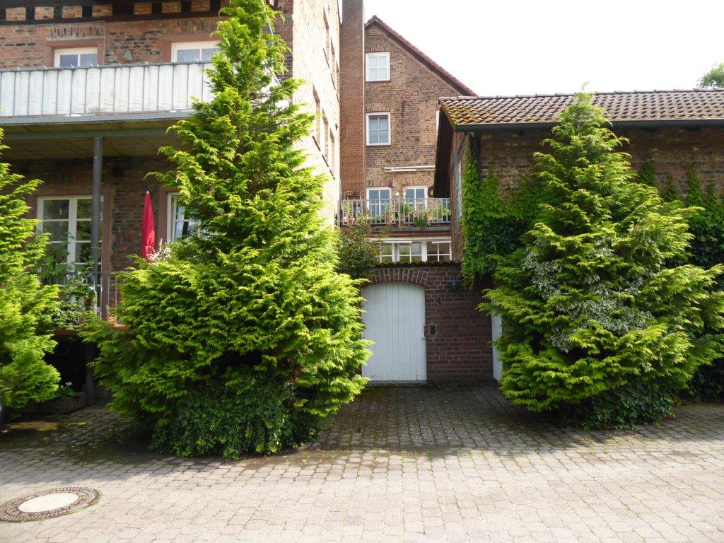 Mehrfamilienhaus zum Kauf 893.000 € 7 Zimmer 255 m²<br/>Wohnfläche 450 m²<br/>Grundstück Friedrichsdorf Friedrichsdorf 61381