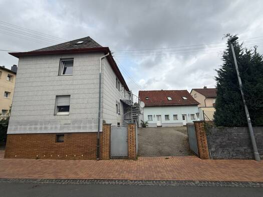 Mehrfamilienhaus zum Kauf provisionsfrei als Kapitalanlage geeignet 500.000 € 12 Zimmer 163,5 m² 432 m² Grundstück teilbar ab 163,5 m² Steinbach 61449
