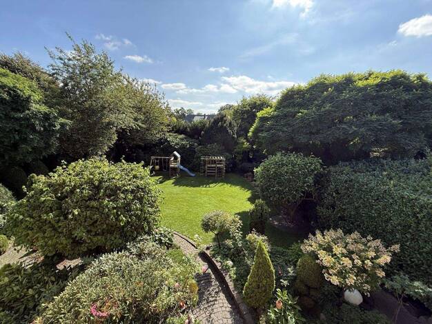 Einfamilienhaus zum Kauf provisionsfrei 1.150.000 € 8 Zimmer 295 m² 1.070 m² Grundstück Oberneuland Bremen 28355