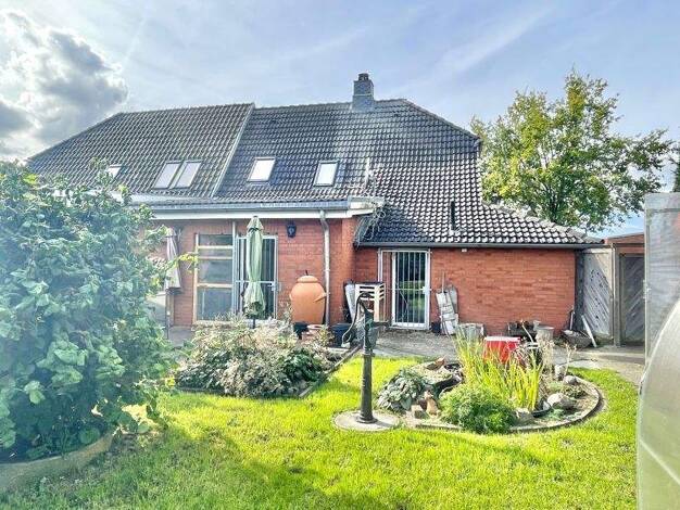 Doppelhaushälfte zum Kauf 249.000 € 3 Zimmer 115 m² 747 m² Grundstück Rondeshagen Groß Weeden 23847