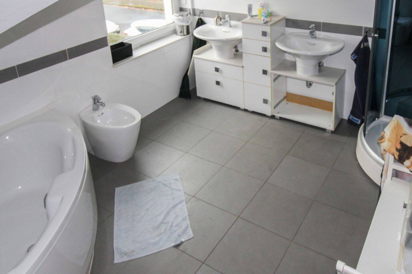 Immobilie in Braunschweig - Großzügiges 8-Zi. Haus plus Bungalow, Wintergarten, Garage, 2 Carports in Braunschweig Weststadt - Bild 2