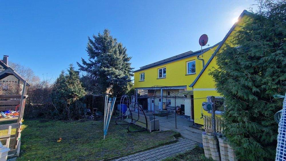Immobilie in Wermsdorf - Familientraum mit Entwicklungspotenzial - DHH mit Garage & grünem Garten - Bild 0