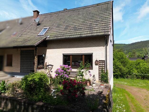 Doppelhaushälfte zum Kauf 148.000 € 4 Zimmer 96 m² 1.130 m² Grundstück Wallenborn 54570