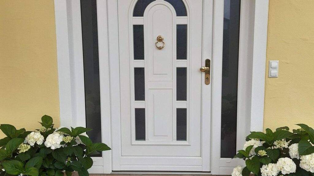 Villa zum Kauf provisionsfrei 960.000 € 7 Zimmer 220 m² 1.300 m² Grundstück Griesbach Bad Griesbach 94086