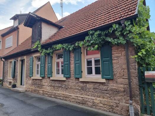 Wohnung zur Miete 680 € 3 Zimmer 80 m² Geschoss EG/1 frei ab sofort Vordere Raingasse 8 Segnitz 97340