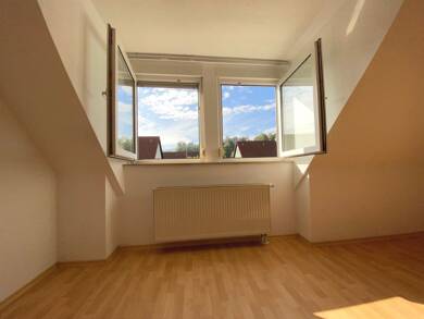 Wohnung zur Miete 365 € 3 Zimmer 69,9 m² Dachgeschoss, 2. Geschoss In der Huthweide 3 Untermaßfeld 98617