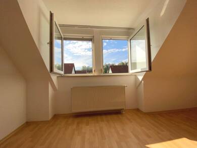 Wohnung zur Miete 365 € 3 Zimmer 69,9 m² Dachgeschoss, 2. Geschoss In der Huthweide 3 Untermaßfeld 98617