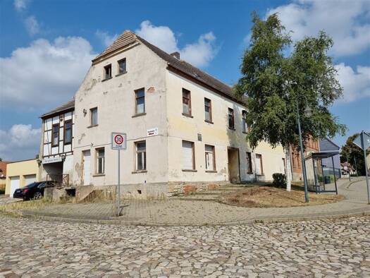 Hotel zum Kauf 40.000 € 5 Zimmer 400 m² Gastrofläche 375 m² Grundstück Ampfurth Oschersleben 39387