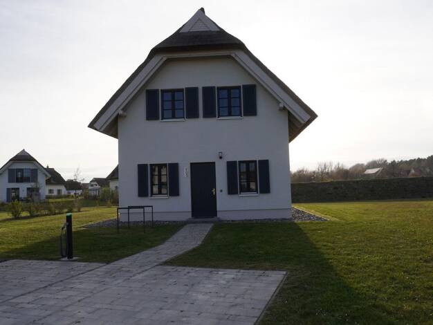 Villa zum Kauf provisionsfrei 640.000 € 5 Zimmer 116,1 m² 1.208 m² Grundstück Nonnevitz Dranske / Bakenberg 18556