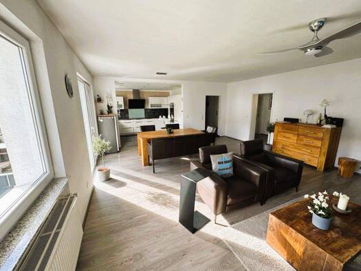 Wohnung zum Kauf 330.000 € 3 Zimmer 111 m² 2. Geschoss frei ab sofort Wetzlar Wetzlar 35578