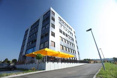 Bürogebäude zur Miete provisionsfrei 12 € 240 m² Bürofläche teilbar von 174 m² bis 580 m² Robert - Bosch - Str. 1 Engen Engen 78234