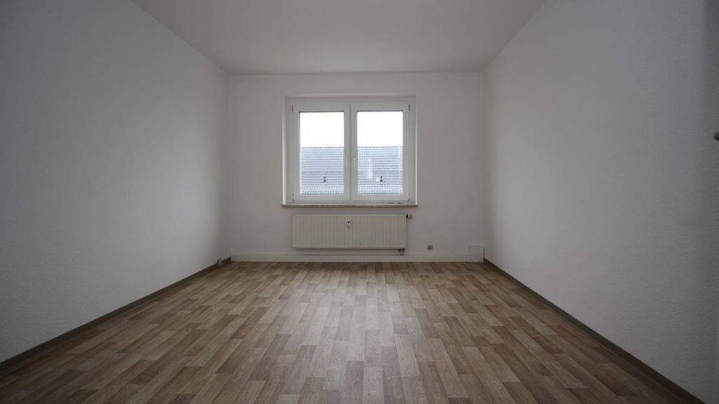 Wohnung zur Miete 365 € 4 Zimmer 67,6 m² 2. Geschoss frei ab sofort Bahnhofstraße 13 Reuth 08538