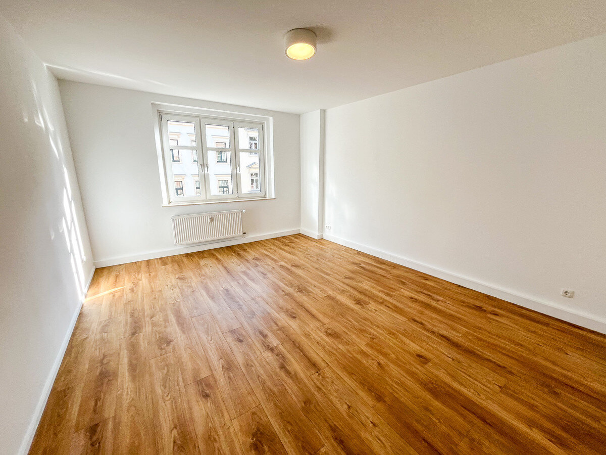 Wohnung zur Miete 695 € 2 Zimmer 64 m²<br/>Wohnfläche 2.<br/>Geschoss ab sofort<br/>Verfügbarkeit Zwickauer Straße 168 Plauen (Müllerbrunnenstr.) Dresden 01187