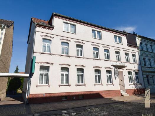 Haus zum Kauf 250.000 € 14 Zimmer 740 m² 1.023 m² Grundstück Burg Burg 39288