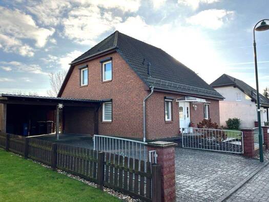 Einfamilienhaus zum Kauf 5 Zimmer 145 m² 593 m² Grundstück frei ab sofort Uenglingen Stendal 39576