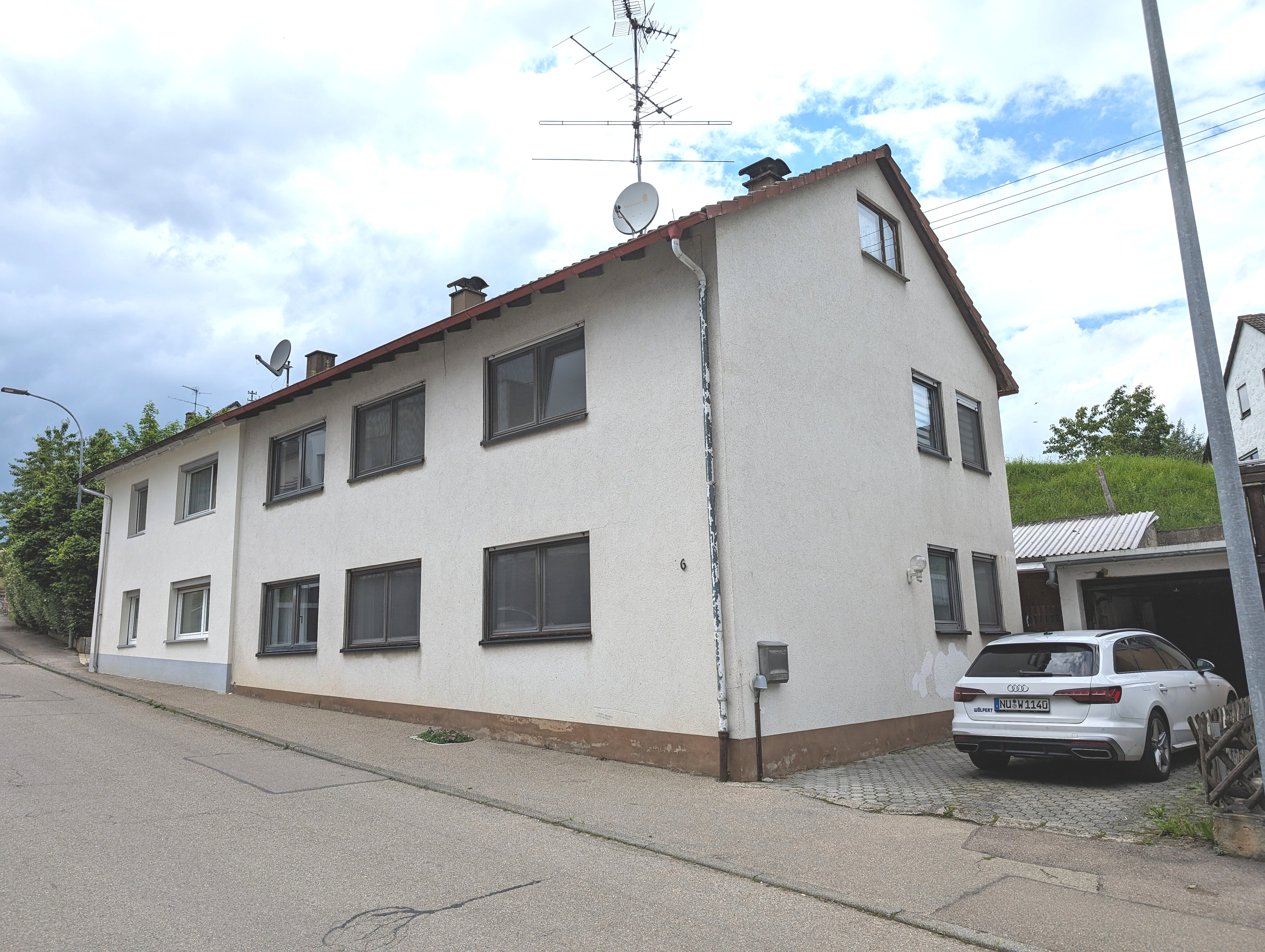 Doppelhaushälfte zum Kauf 235.000 € 6 Zimmer 143 m²<br/>Wohnfläche 213 m²<br/>Grundstück ab sofort<br/>Verfügbarkeit Panoramastraße 6 Griesingen 89608