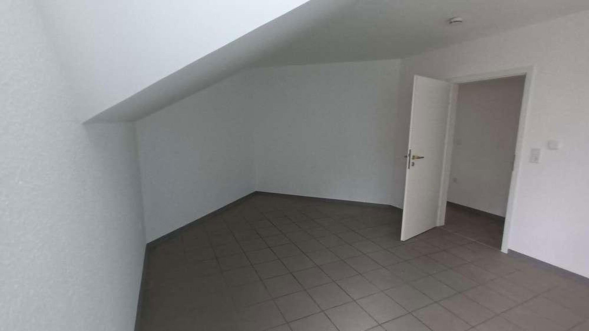 Wohnung zur Miete 875 € 4,5 Zimmer 97,3 m²<br/>Wohnfläche 2.<br/>Geschoss Berndorferstr. 15 Hillesheim Hillesheim 54576